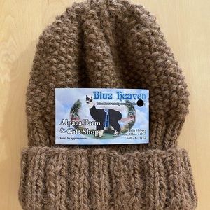 A alpaca never worn warm hat